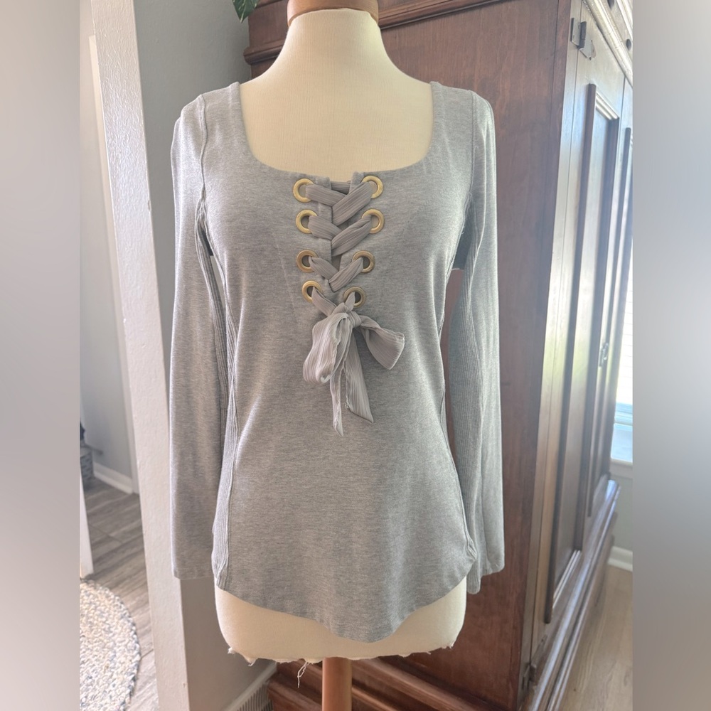 Women’s FREEPEOPLE gray top with tie front